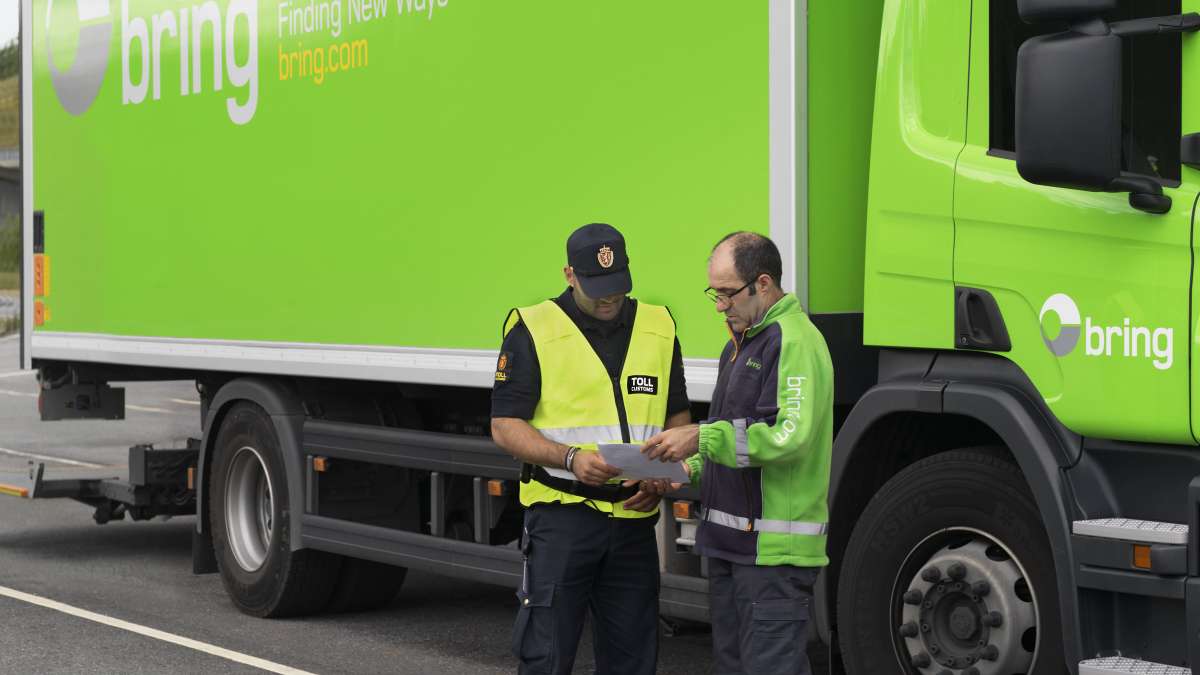 Customs controlling a Bring truck