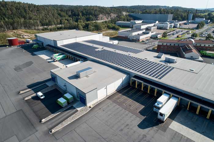 Solceller på taket till terminalen i Göteborg