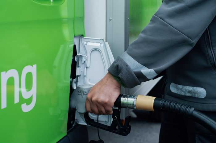 HVO-tanking av Bring-bil